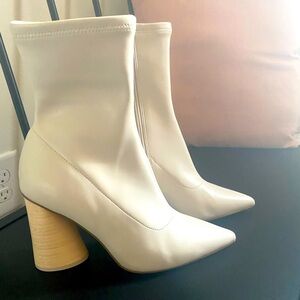 STEVE MADDEN VALYANT WOMENS ZIPPER
POINTED TOE ANKLE BOOTS SIZE 8.5 COLOR BONE